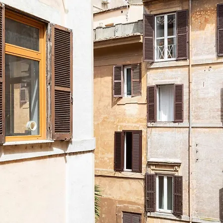 Trastevere Blue King * روما